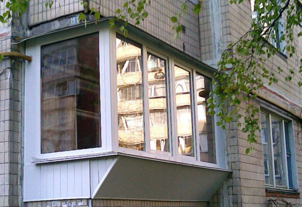 Остекление балконов и лоджий с выносом